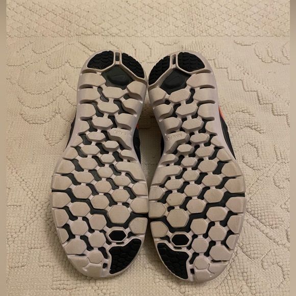 •SOLD• Nike Training/Running Shoes - Picture 6 of 7